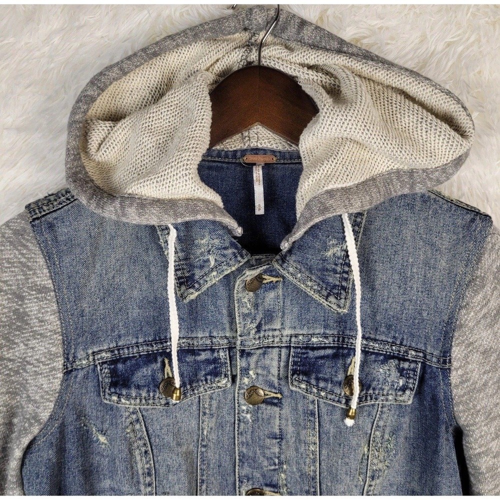 $168 We The Free People S/4 Small Denim Jean Hoodie Trucker Jacket Button Up EUC - Picture 1 of 7